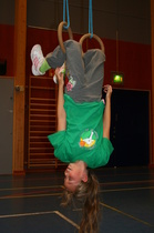 tai lattiaa renkailla roikkuen.