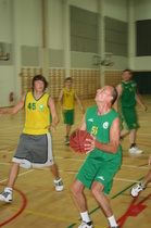 Ja sitten Arto Keski-Nikkola onkin korinteossa. Sitä hämmästelee 33 vuotta Niksua nuorempi Tony Aaltonen.