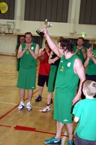 Timo Tervo pääsi tuulettamaan mestaruutta joukkueen kapteenina.